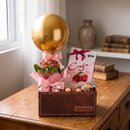 Cesta Romântica com Chocolates, Flores e Balão 