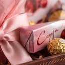 Cesta Romântica com Chocolates, Flores e Balão 