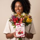 Buquê de Flores Coloridas com Bombom de Cereja