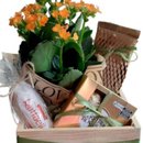 Cesta Box Rústico com Mix de Chocolates e Flores