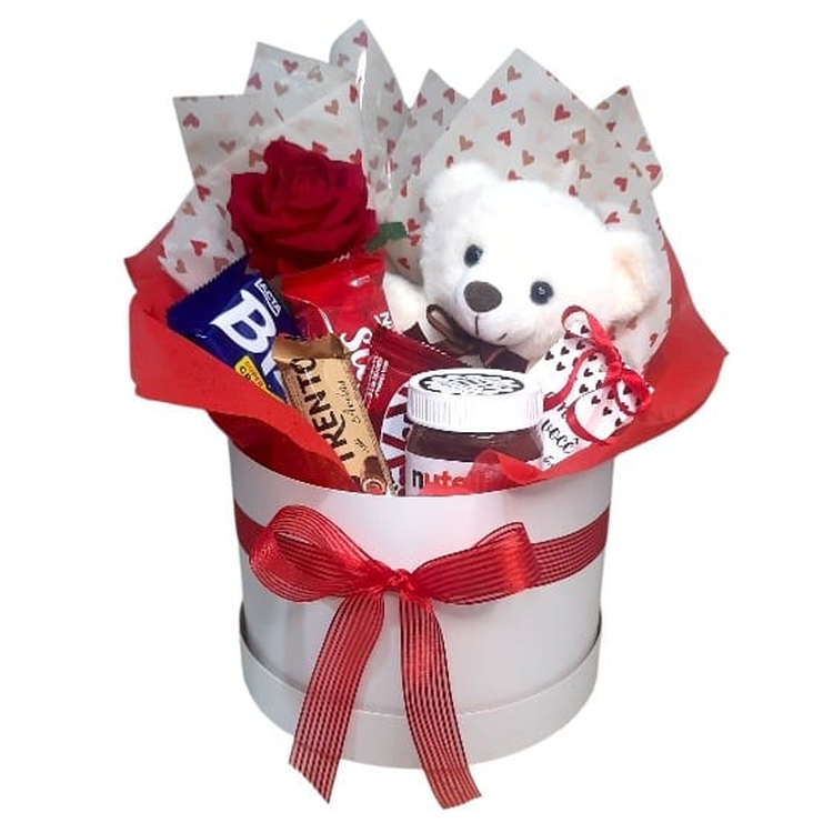 Cesta Mix Chocolates e Mimos Carinhosos
