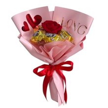 Buquê Serena Rosa Solitária e Bombons