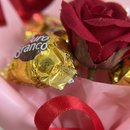 Buquê Serena Rosa Solitária e Bombons