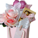 Sacola Floral com Rosas e Bombons 