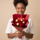 Buquê Juliet Bombons Chocolate e Rosas Eternas 