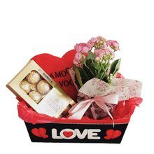 Cesta com Kalanchoe, Ferrero e Pelúcia