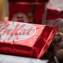 Cesta de Vinho Tinto e Chocolate