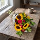 Buquê de Girassóis com Rosas Vermelhas - Luz e amor