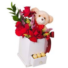 Caixa Gaveta com Chocolates Flores e Urso de Pelúcia