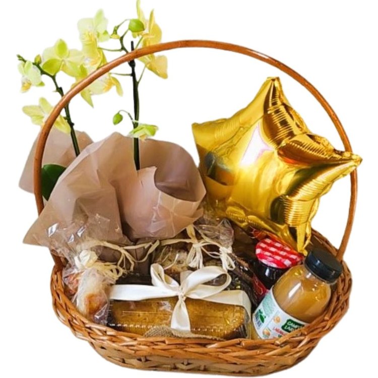 Cesta de Presente M em Vime com Balão e Orquídea