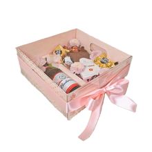 Caixa de Petiscos Craft com Cerveja e Chocolates Rosa