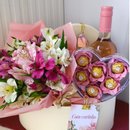 Cesta de Presente Flores e Vinho Rosé