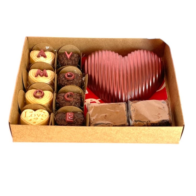 Caixa Amo Você Coração Chocolate e Brigadeiros