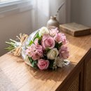 Buquê Delicado de Rosas e Astromélias