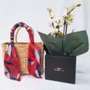Kit Mimos Twilly Scarf Me, Orquídea na Sacola de Palha