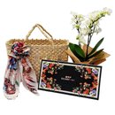 Kit Mimos Lenço Scarf Me, Orquídea e Sacola Palha 