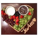 Coração de chocolate e frutas para Namorados